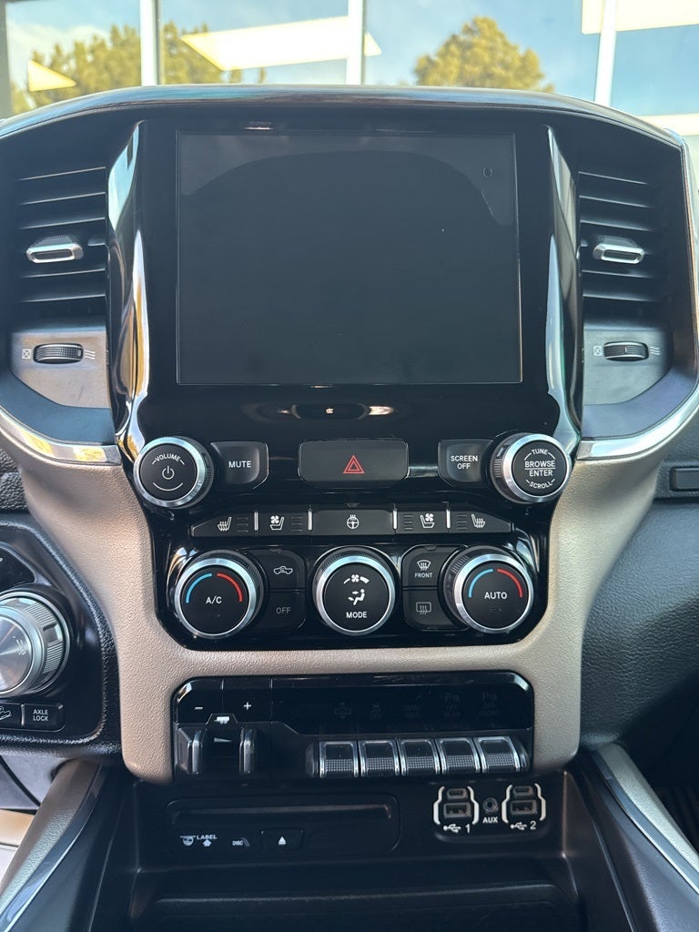 2019 RAM 1500 Laramie Crew Cab 4x4 6'4' Box