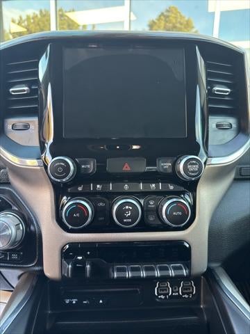 2019 RAM 1500 Laramie Crew Cab 4x4 6'4' Box