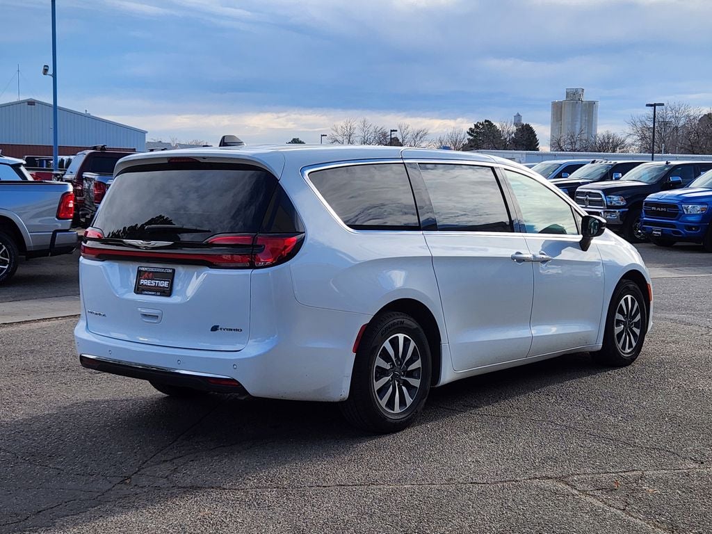 2024 Chrysler Pacifica Hybrid Select