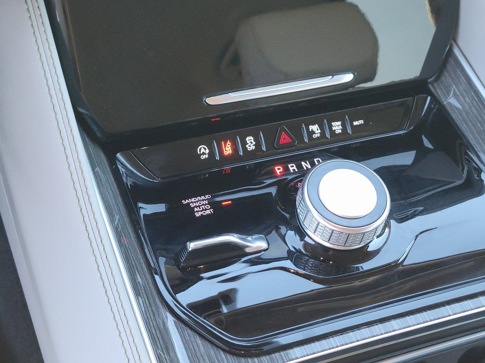 2022 Jeep WAGONEER Base