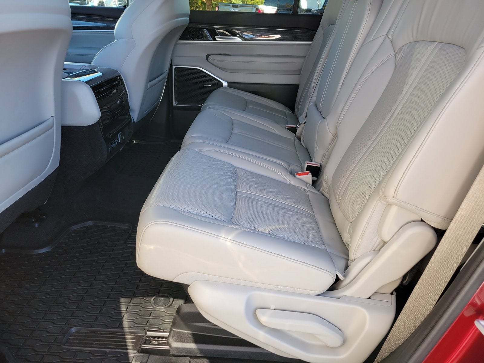 2022 Jeep WAGONEER Base