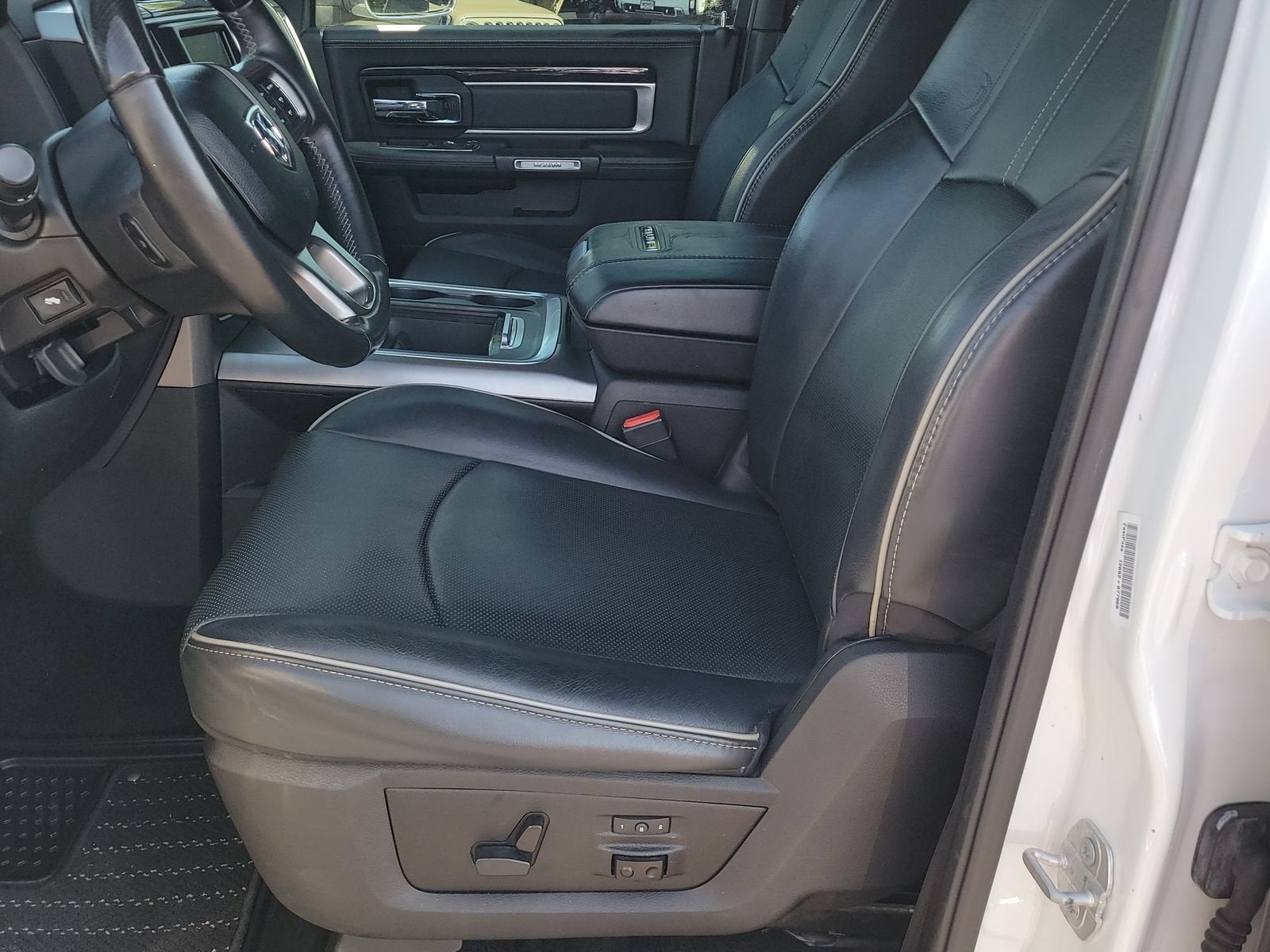 2017 RAM 1500 Limited Crew Cab 4x4 5'7" Box