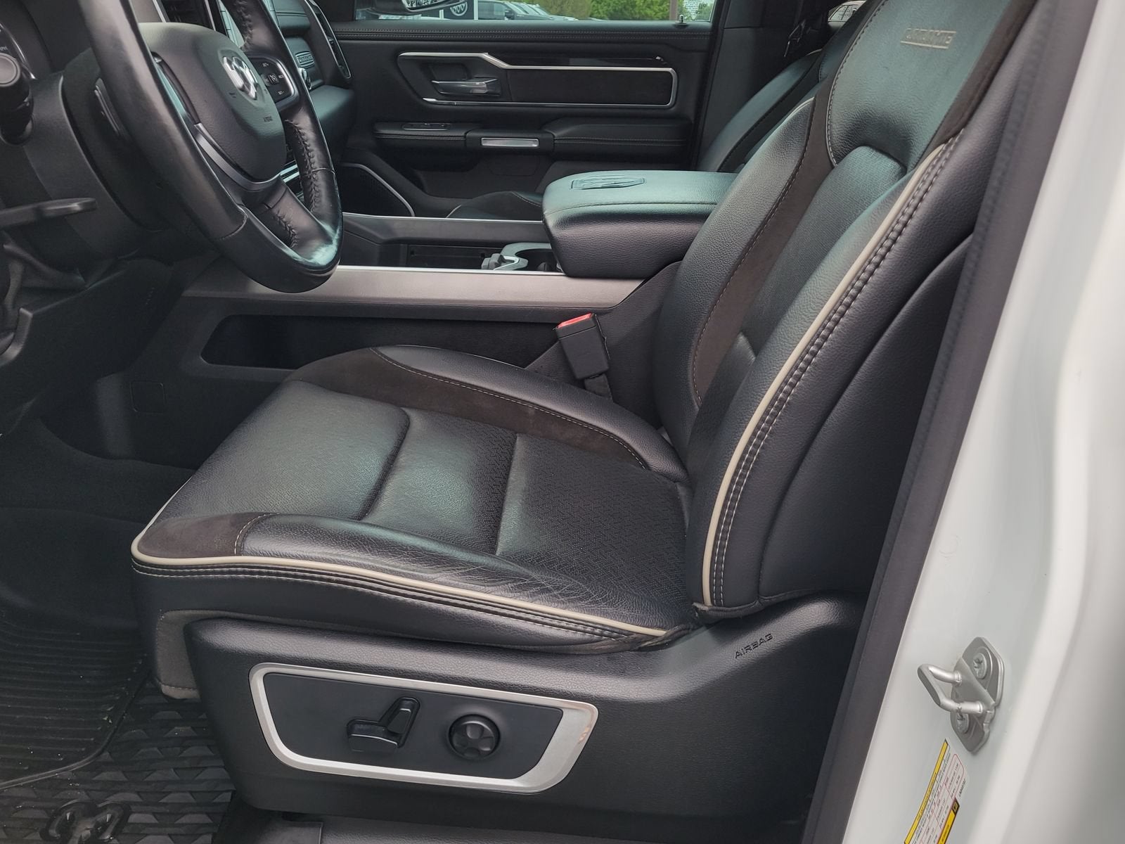 2020 RAM 1500 Laramie Crew Cab 4x4 5'7" Box