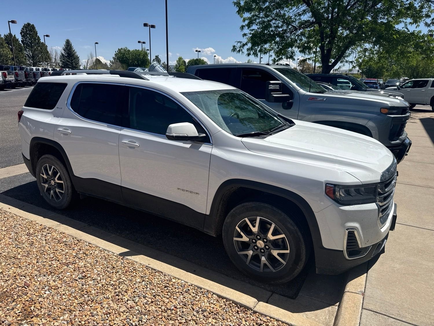 2023 GMC Acadia SLT FWD's photo