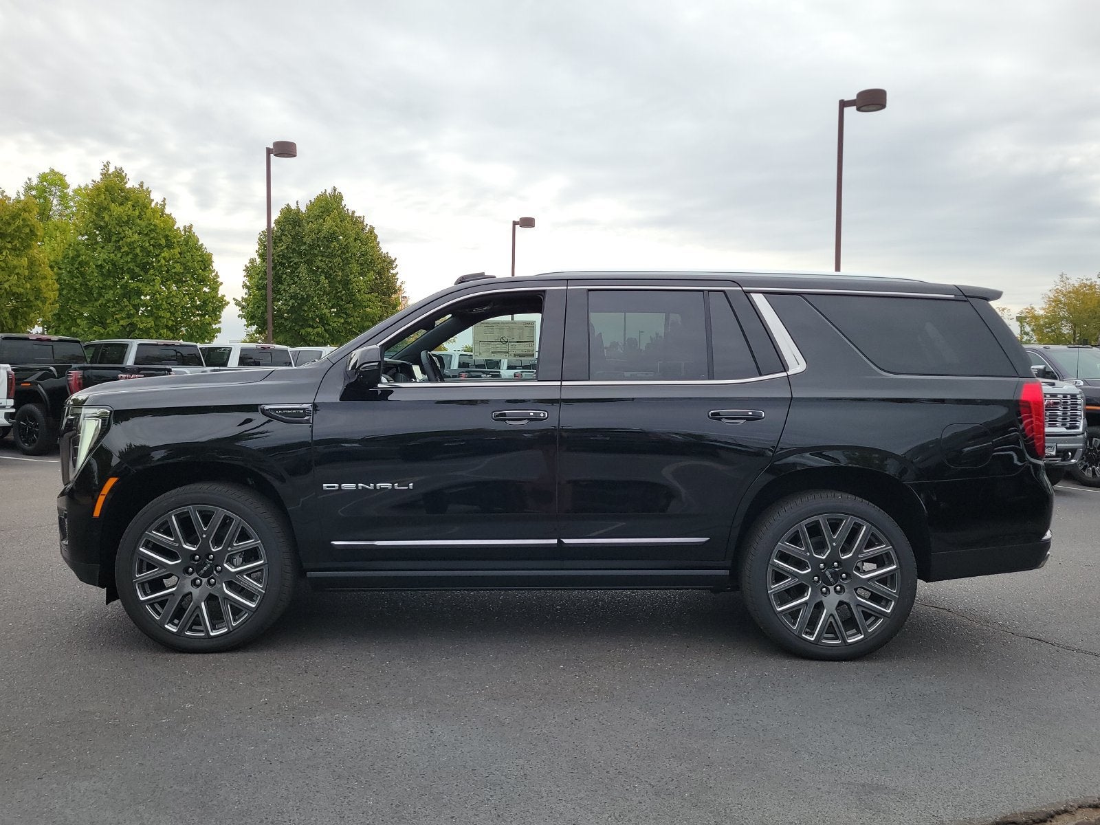 2026 GMC Yukon Denali Ultimate - Photo 6