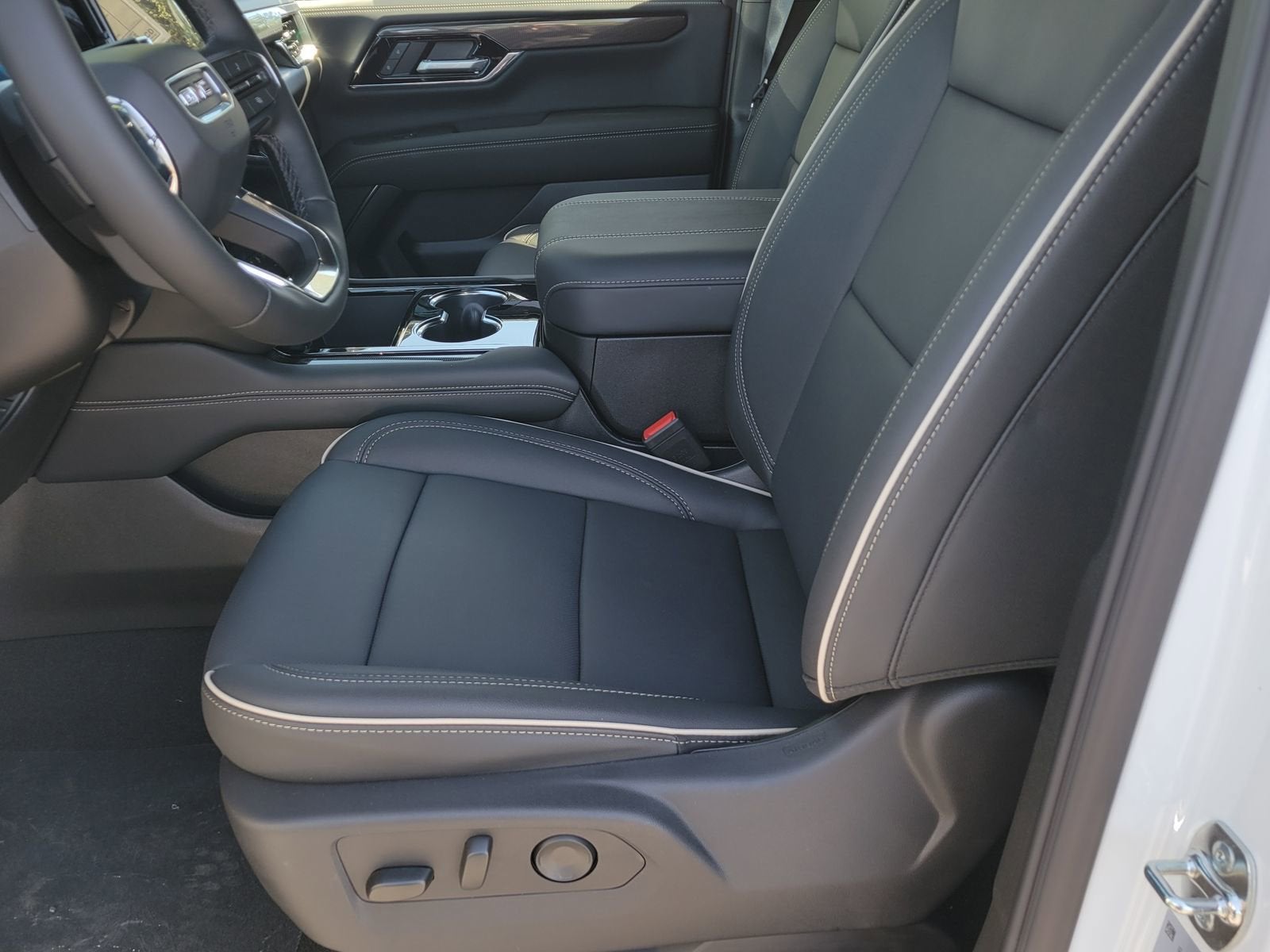 2026 GMC Yukon XL Elevation - Photo 6