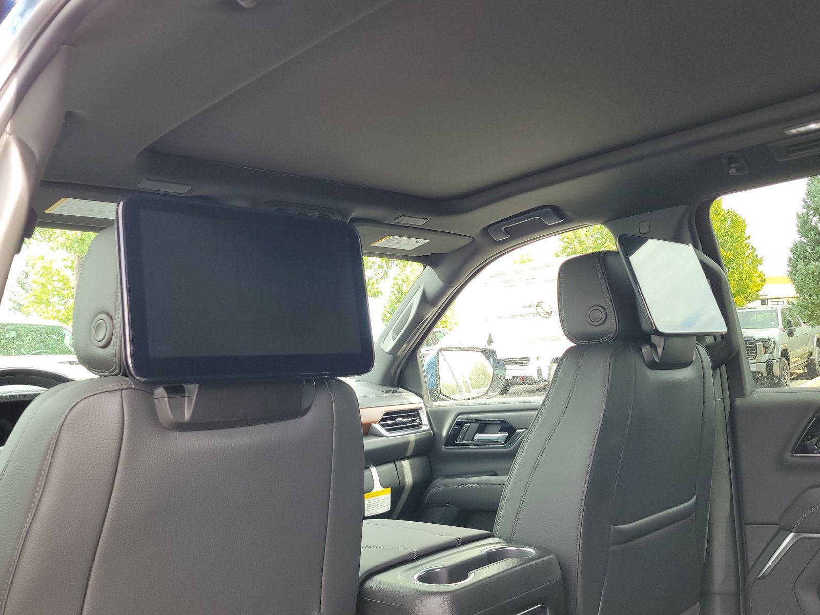 2026 GMC Yukon XL Denali - Photo 8