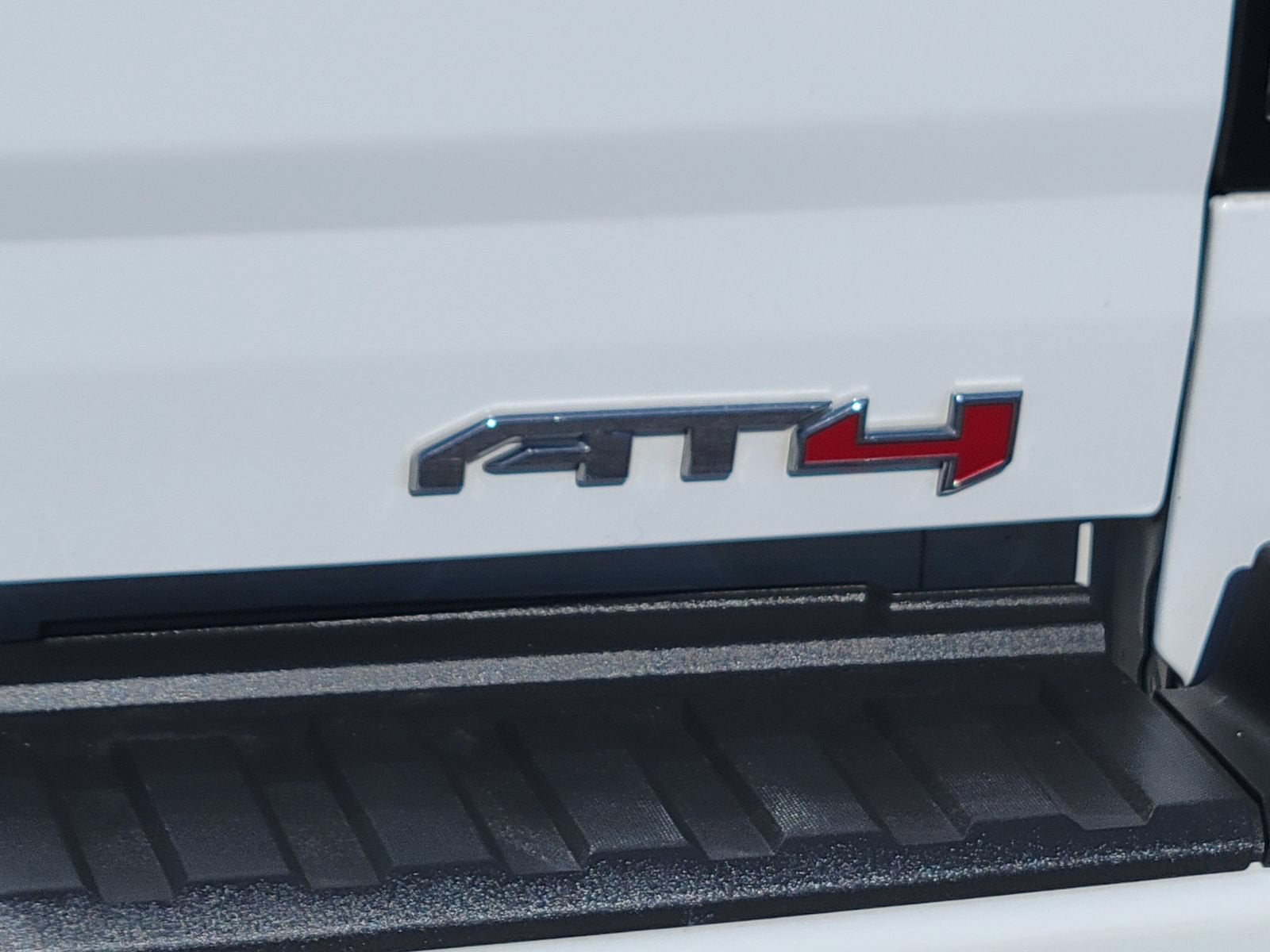 2022 GMC Canyon 4WD AT4 w/Leather