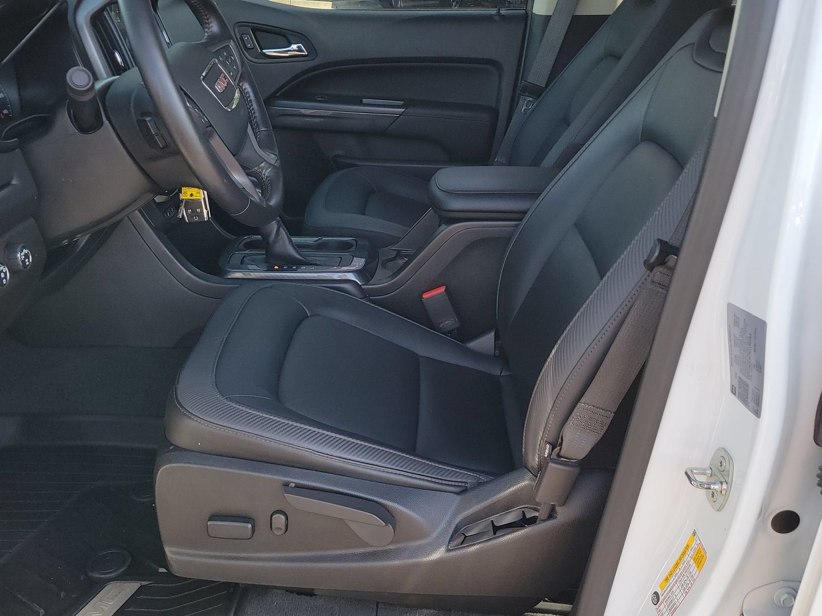 2022 GMC Canyon 4WD AT4 w/Leather