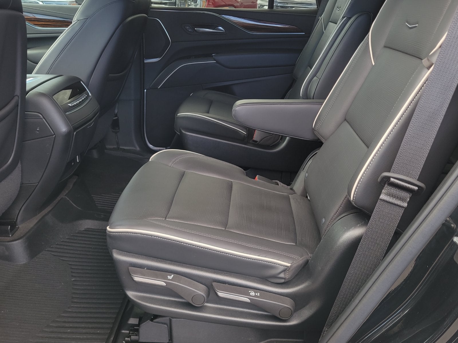 2022 Cadillac Escalade Premium Luxury - Photo 11