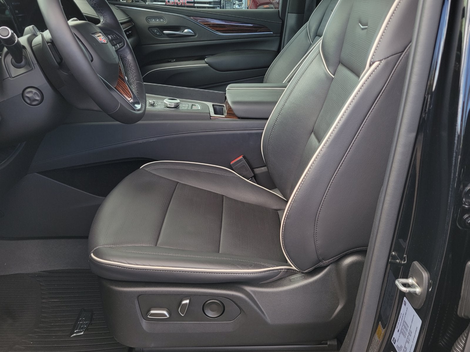 2022 Cadillac Escalade Premium Luxury - Photo 9