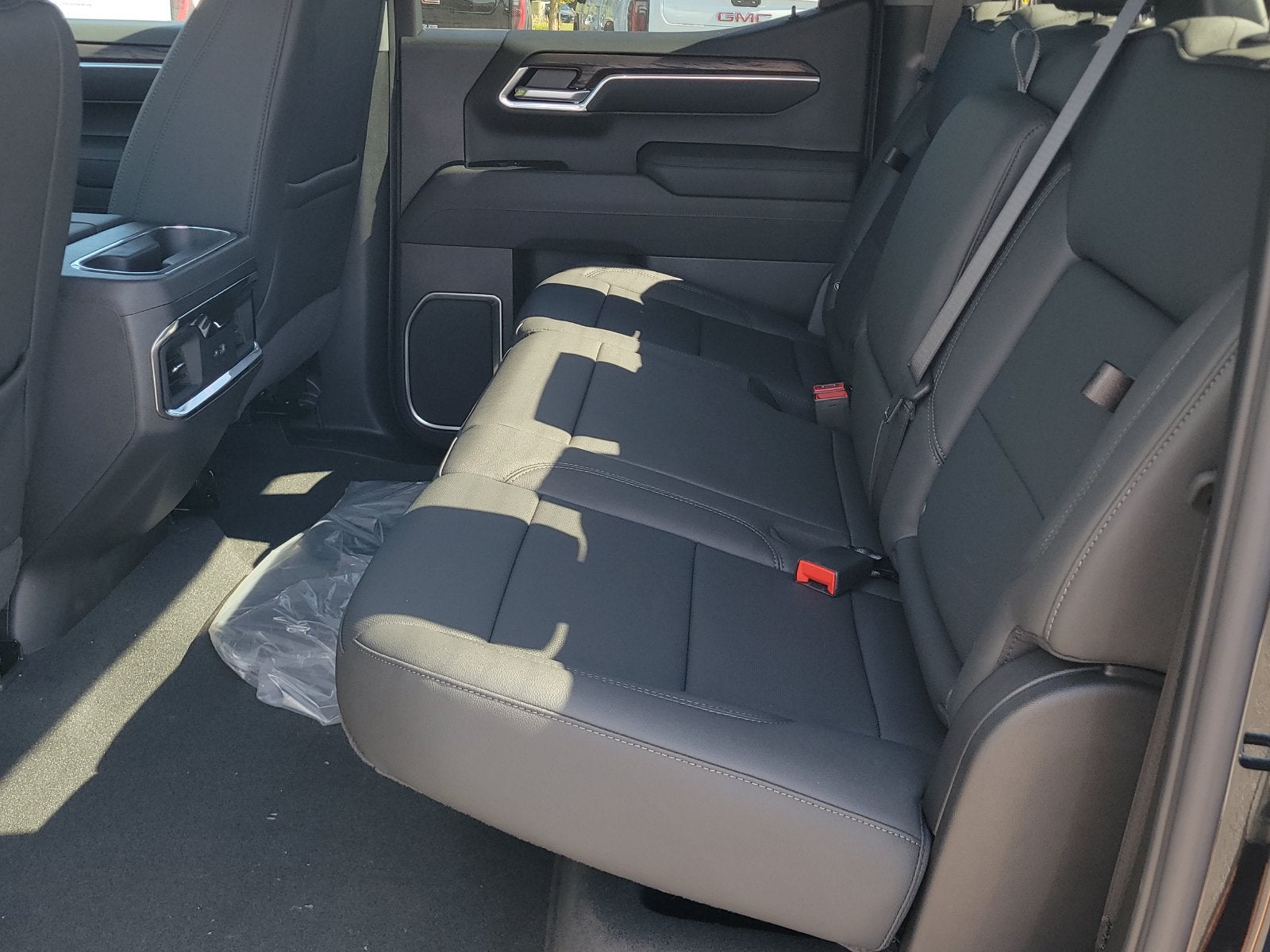 2026 GMC Sierra 1500 SLT - Photo 7