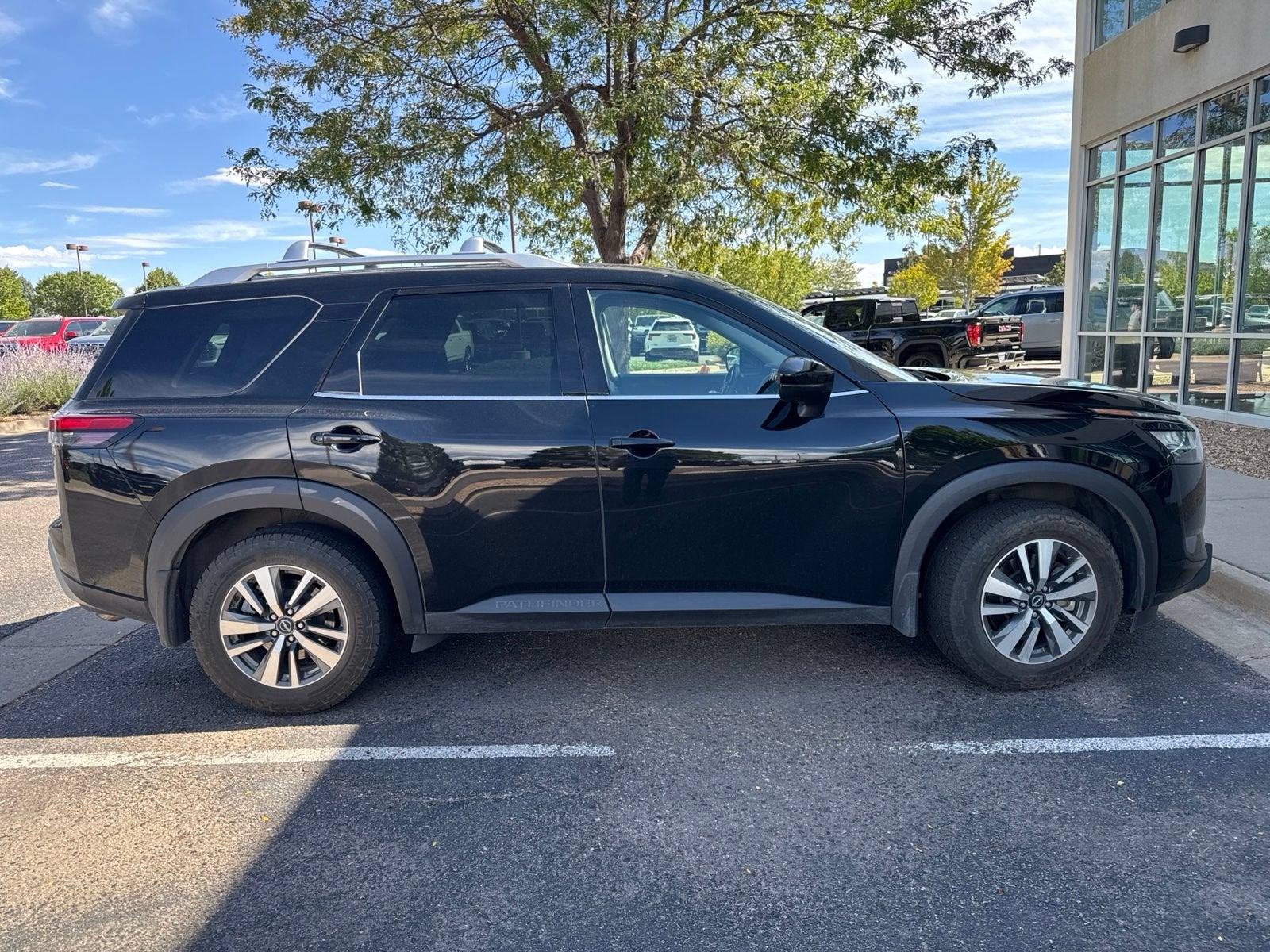 2023 Nissan Pathfinder SL 4WD