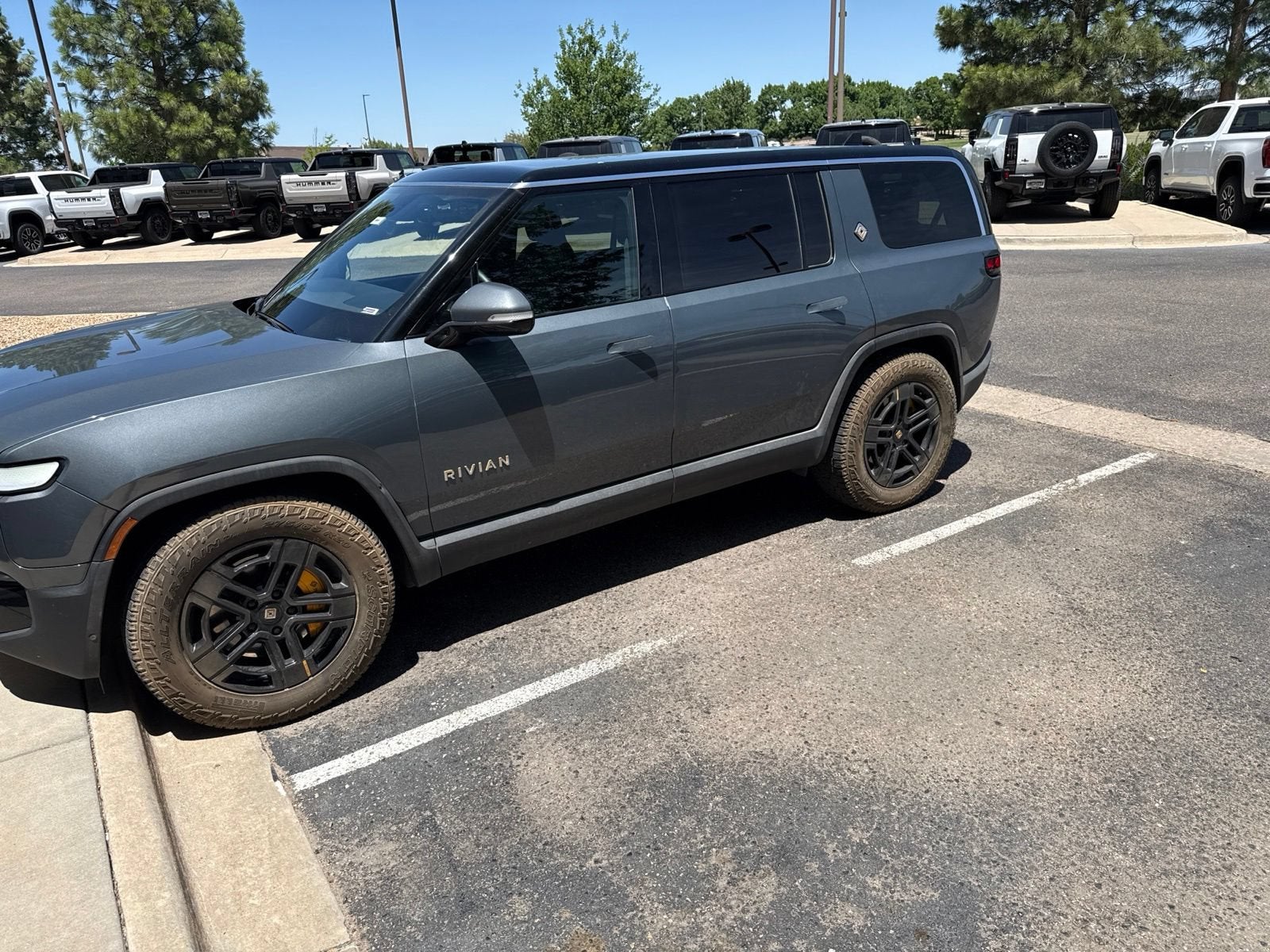 2024 RIVIAN R1S Adventure