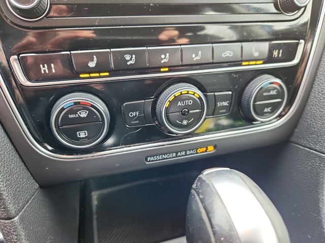 2017 Volkswagen Passat R-Line w/Comfort Pkg