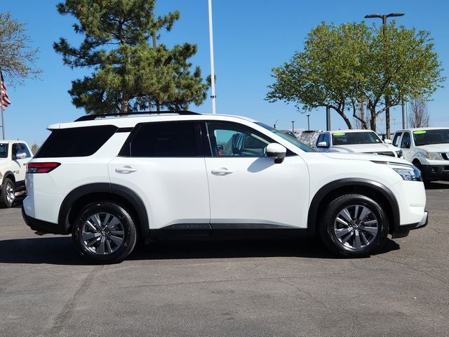 2024 Nissan Pathfinder SV