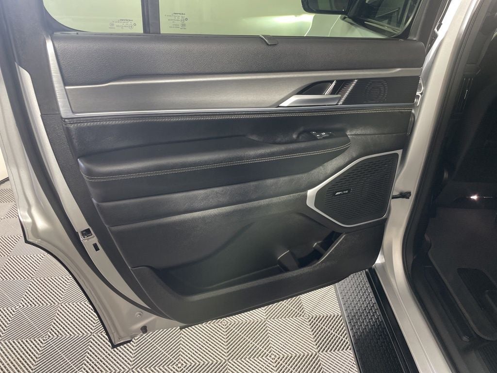 2024 Jeep Wagoneer Series II Carbide 4x4