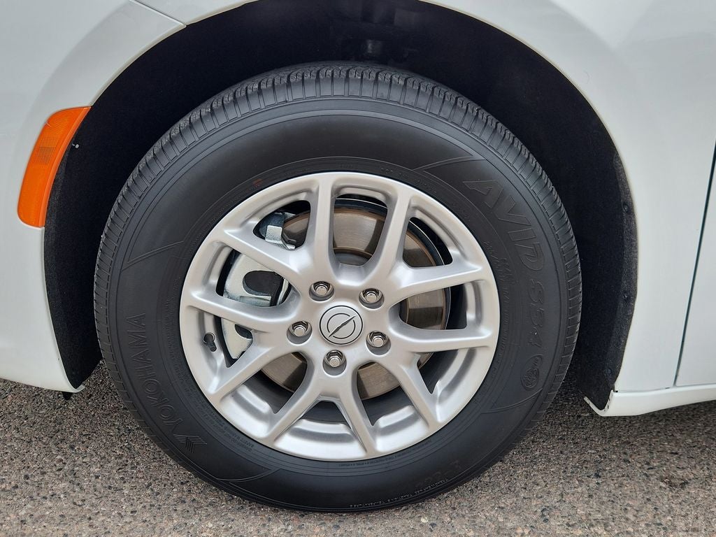 2025 Chrysler Pacifica Select