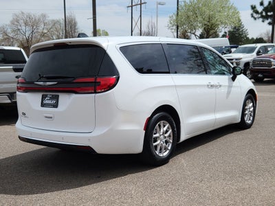 2025 Chrysler Pacifica Select