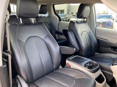 2023 Chrysler Pacifica Hybrid Touring L