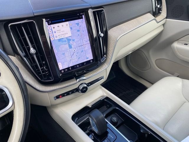 2023 Volvo XC60 Plus Bright Theme