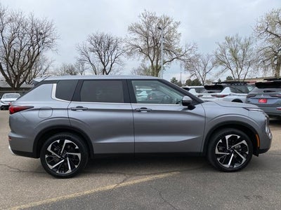 2024 Mitsubishi Outlander SE