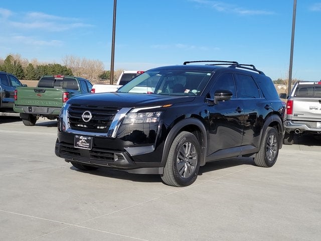 2025 Nissan Pathfinder SV