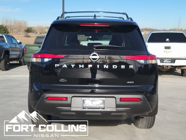 2025 Nissan Pathfinder SV